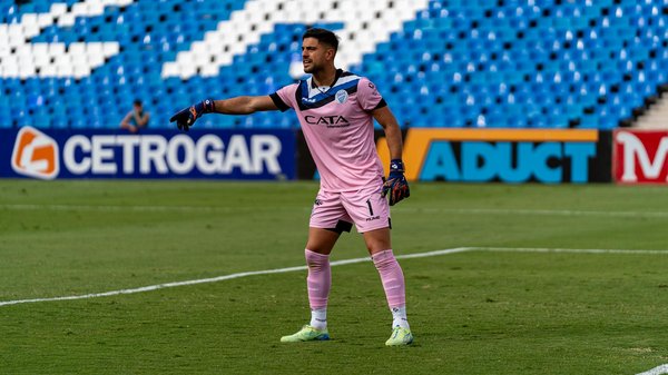 What are the most effective drills for improving ball control for midfielders in football?